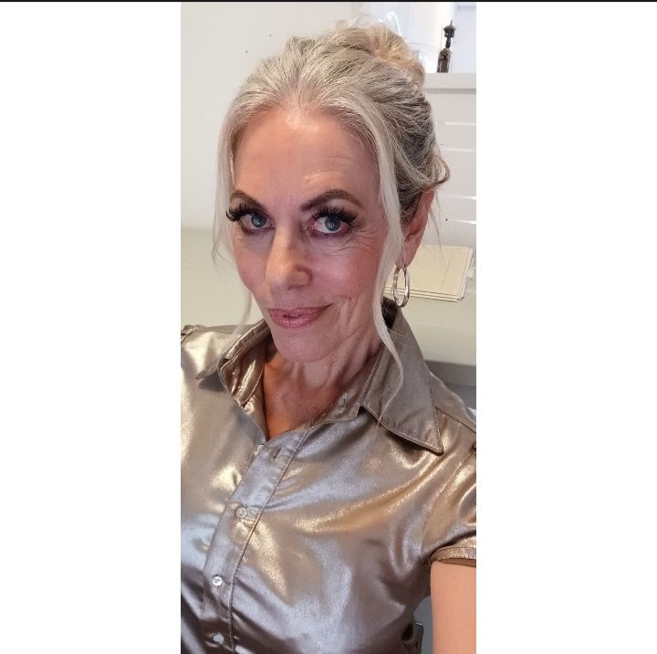 Blouooggirl Blouooggirl